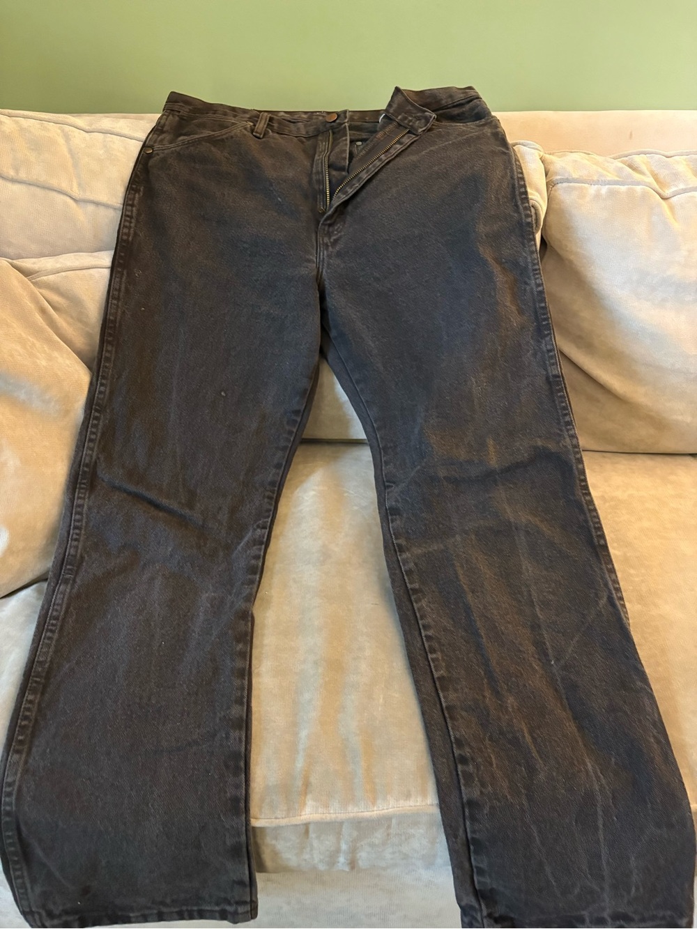 Wrangler Men's Straight Jeans in Chocolate Brown - Picture 3 of 4